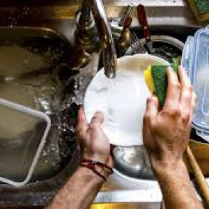 Cần Tìm Mộ Người Rửa Chén Phụ Quán