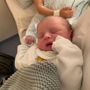 Gia Đình Cần Chị Chăm Em Bé 5 Tháng Bao Ăn Ở Tại Tân Phong, Quận 7.