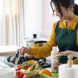 Cần Một Cô Giúp Việc Nhà, Nấu Ăn