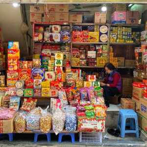 Em Cần Chị Phụ Quán Tạp Hóa , Lương 8 Triệu ( Bao Ăn Ở Lại ), Quán Ở Đỗ Ngọc Thạnh Quận 5 .