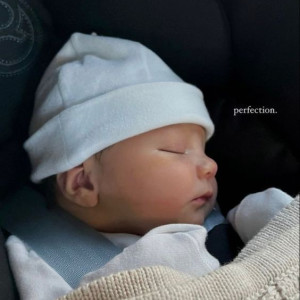 Em Tuyển Chị Chăm Em, Bé 4 Tháng, Bao Ăn Ở Tại Gần Đầm Sen