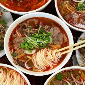 Em Cần Chị Phụ Quán Bún Bò Huế , Lương 8 Triệu ( Bao Ăn Ở Lại ), Quán Ở Lê Văn Trị Gò Vấp.