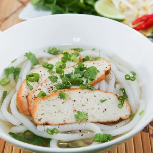 Cần tìm một cô phụ bán bánh canh, 167 Hà Huy Giáp