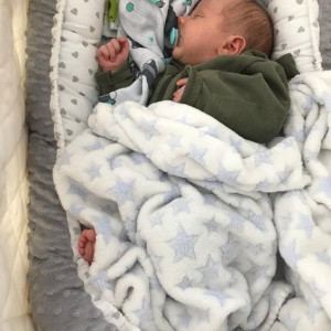 Cần Gấp Một Chị Chăm Bé Bốn Tháng Tuổi.  Mức Lương: 11 Triệu Bao Ăn Ở Tại Quận 2.