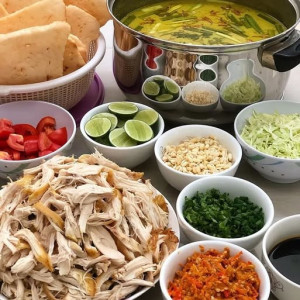 GIA ĐÌNH CẦN TÌM CÔ CHĂM SÓC NGƯỜI GIÀ