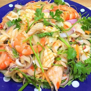 Nhà Mình Ở Q. Bình Tân Đang Tìm Chị Giúp Việc Nhà, Nấu Ăn (ở Lại)