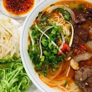 Tuyển Gấp Chị Phụ Quán Bún Bò Bao Ăn Ở Lại Tại Thủ Đức.