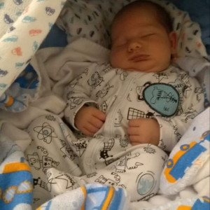 Cần 1 Chăm Bé 3 Tháng Ở Quận 7 (ở Lại)